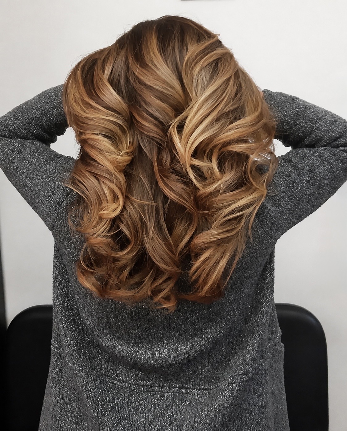 Acconciatura con colore e taglio realizzata da Monica Hair Style